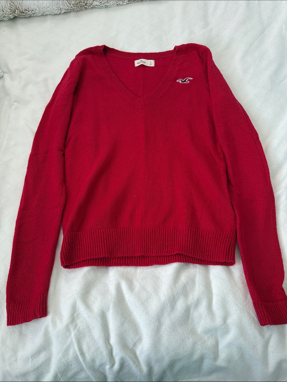 Hollister Women's Bright Red V-Neck Knit Sweater